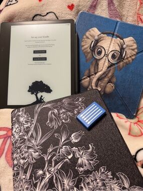 Amazon Kindle Scribe w/pen and with Black Floral and Blue Elephant Cover